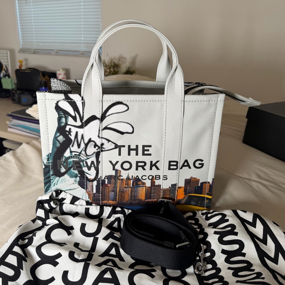 Marc Jacobs New York City Graffiti Medium Tote Canvas Skyline - Picture 12 of 12